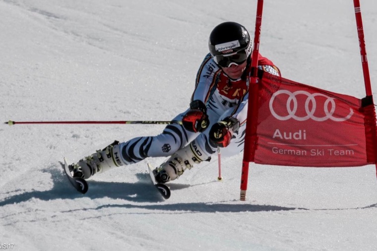 Giant slalom gate with Audi banner