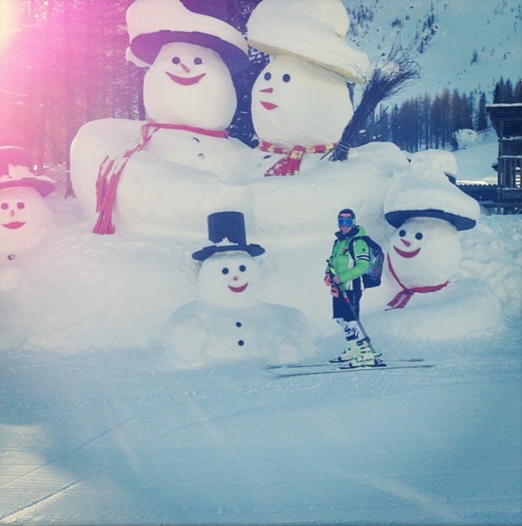 Snowmen at the side of the slope
